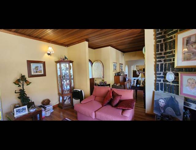 3 BEDROOM HOUSE FOR SALE IN GREENHILLS